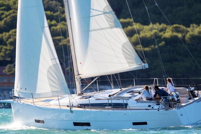 Dufour D390