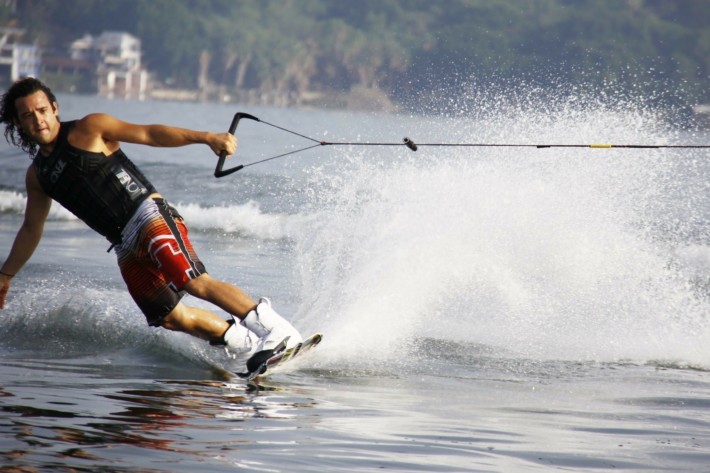 Water ski